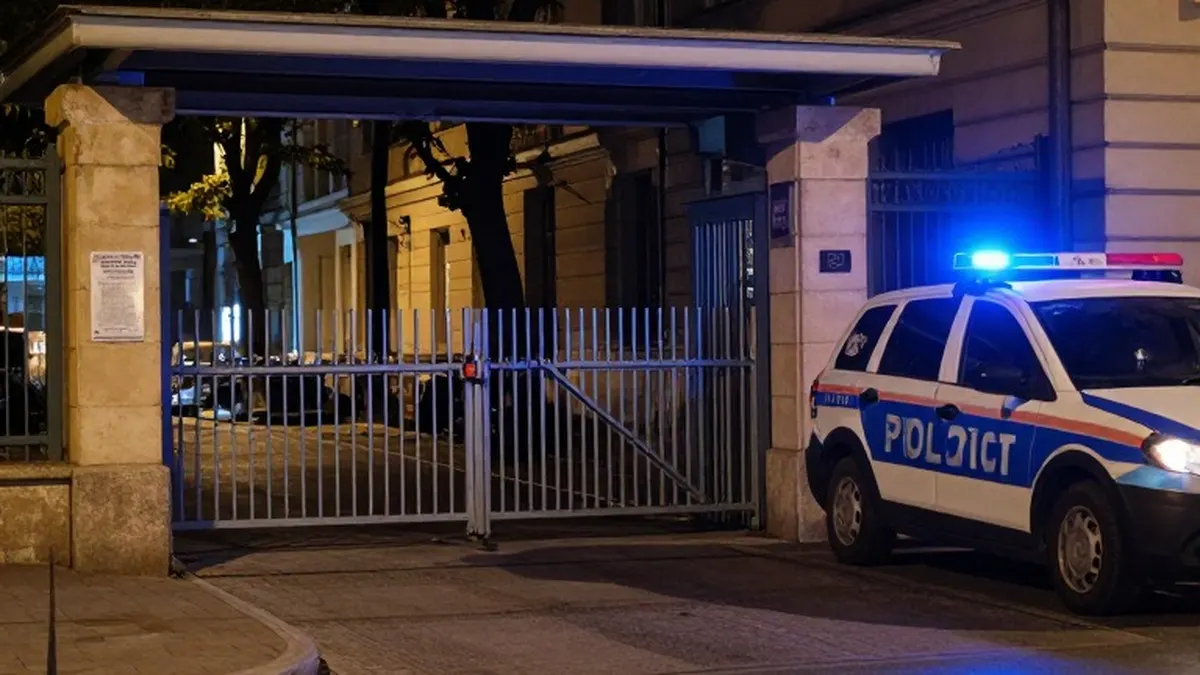 Illustration for: Serbian police guard kills knife attacker outside Israeli Embassy in Belgrade
